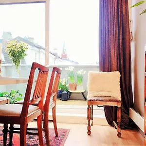 2br With Balconies And Art In Historical Area Apartment